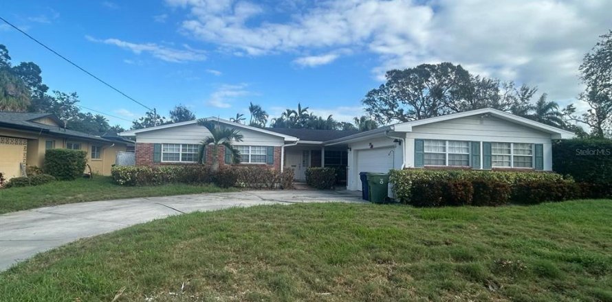 House in Tampa, Florida 3 bedrooms, 247.21 sq.m. № 1442340