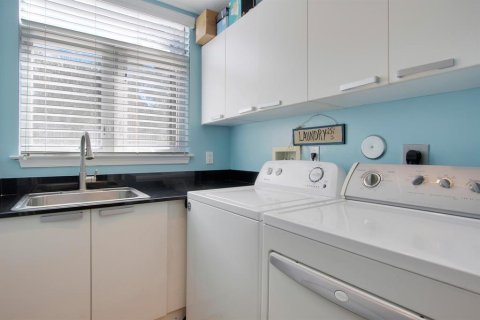 Condo in Lantana, Florida, 3 bedrooms  № 973156 - photo 4