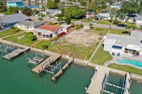 Terreno en venta en Madeira Beach, Florida № 1316918 - foto 1