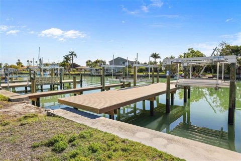 Terreno en venta en Madeira Beach, Florida № 1316918 - foto 11