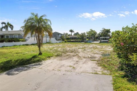 Terreno en venta en Madeira Beach, Florida № 1316918 - foto 9