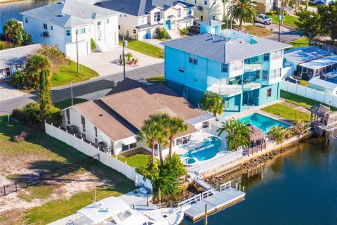 Villa ou maison à vendre à Hernando Beach, Floride: 3 chambres, 183.67 m2 № 1349398 - photo 1