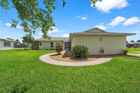 Casa en venta en Cape Coral, Florida, 2 dormitorios, 125.88 m2 № 1349427 - foto 3