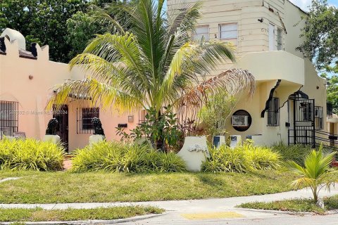 Propiedad comercial en venta en Miami, Florida, 302.03 m2 № 1181635 - foto 1