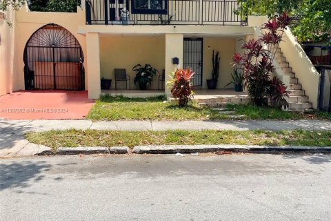 Commercial property in Miami, Florida 302.03 sq.m. № 1181635 - photo 2