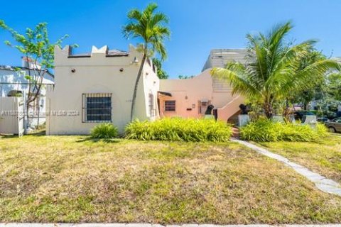 Propiedad comercial en venta en Miami, Florida, 302.03 m2 № 1181635 - foto 11