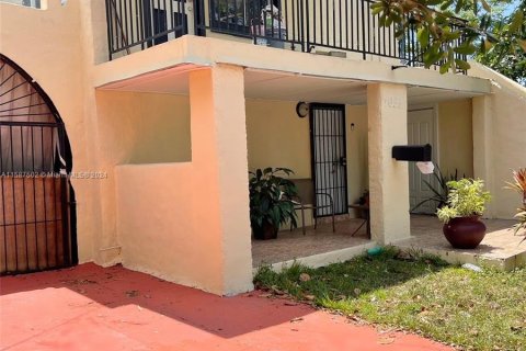 Immobilier commercial à vendre à Miami, Floride: 302.03 m2 № 1181635 - photo 3