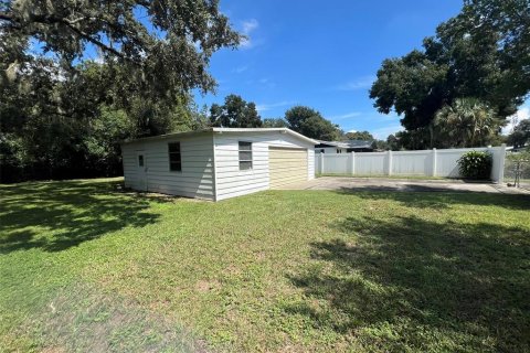 House in Fruitland Park, Florida 3 bedrooms, 160.63 sq.m. № 1393343 - photo 3