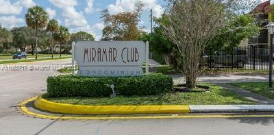 Condo in Miramar, Florida, 2 bedrooms  № 1374902