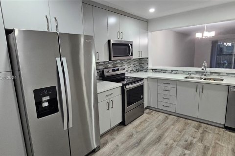 Condominio en venta en Pembroke Pines, Florida, 2 dormitorios, 110.83 m2 № 989153 - foto 5