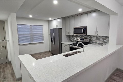 Condominio en venta en Pembroke Pines, Florida, 2 dormitorios, 110.83 m2 № 989153 - foto 1