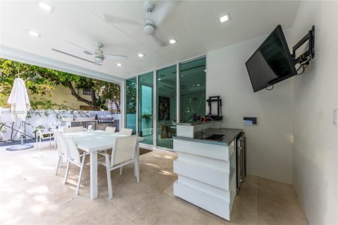 House in Fort Lauderdale, Florida 6 bedrooms, 429.21 sq.m. № 784614 - photo 16