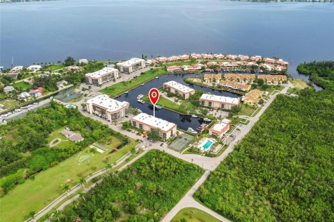 Copropriété à vendre à Punta Gorda, Floride: 2 chambres, 106.56 m2 № 1326701 - photo 3