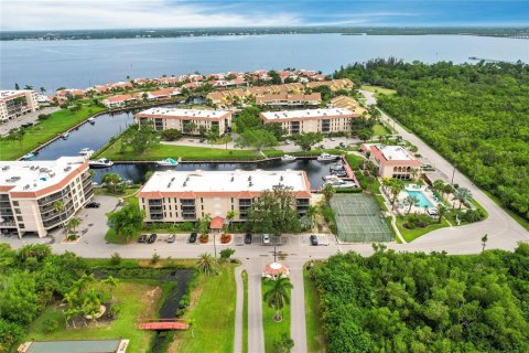 Copropriété à vendre à Punta Gorda, Floride: 2 chambres, 106.56 m2 № 1326701 - photo 1