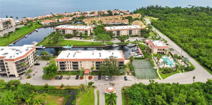 Condominio en Punta Gorda, Florida, 2 dormitorios  № 1326701