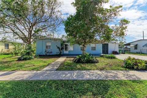 House in Port Charlotte, Florida 3 bedrooms, 122.26 sq.m. № 1416749 - photo 2