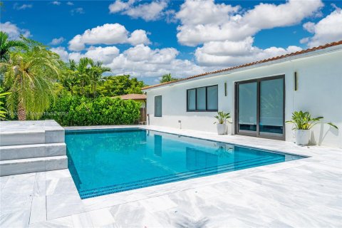 Villa ou maison à vendre à Biscayne Park, Floride: 4 chambres, 154.68 m2 № 965636 - photo 12