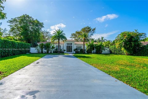 Villa ou maison à vendre à Biscayne Park, Floride: 4 chambres, 154.68 m2 № 965636 - photo 4