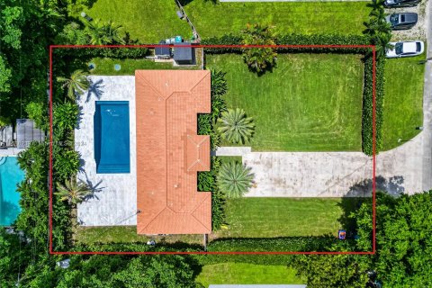 Casa en venta en Biscayne Park, Florida, 4 dormitorios, 154.68 m2 № 965636 - foto 1