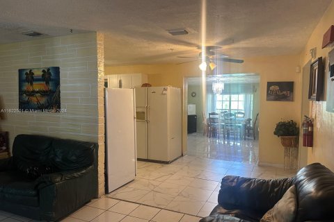 Casa en venta en Miramar, Florida, 5 dormitorios, 158.12 m2 № 1270192 - foto 6