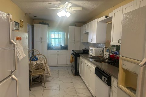 Casa en venta en Miramar, Florida, 5 dormitorios, 158.12 m2 № 1270192 - foto 7