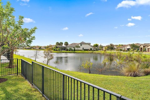 House in Jupiter, Florida 3 bedrooms, 261.61 sq.m. № 1208069 - photo 2