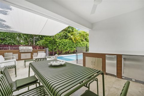 House in Key Biscayne, Florida 4 bedrooms, 235.41 sq.m. № 118725 - photo 20