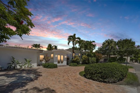 House in Key Biscayne, Florida 4 bedrooms, 235.41 sq.m. № 118725 - photo 3