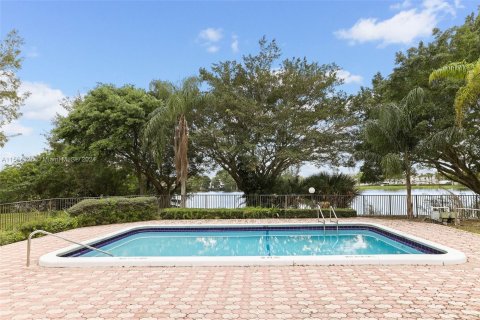 Condominio en venta en Lauderhill, Florida, 2 dormitorios, 111.48 m2 № 1097151 - foto 28