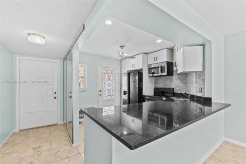 Condominio en venta en Lauderhill, Florida, 2 dormitorios, 111.48 m2 № 1097151 - foto 5