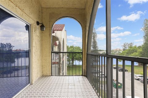 Condominio en venta en Lauderhill, Florida, 2 dormitorios, 111.48 m2 № 1097151 - foto 22