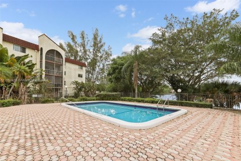 Condominio en venta en Lauderhill, Florida, 2 dormitorios, 111.48 m2 № 1097151 - foto 12