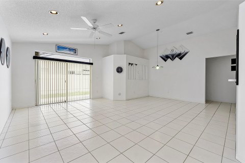 House in Pembroke Pines, Florida 3 bedrooms, 131.74 sq.m. № 1230208 - photo 27