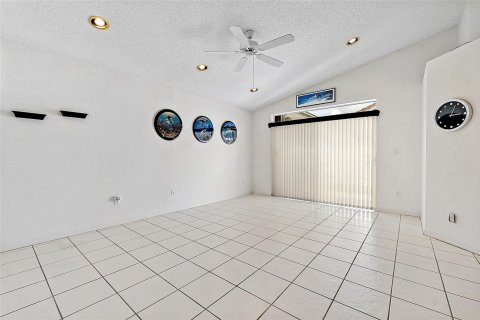 Villa ou maison à vendre à Pembroke Pines, Floride: 3 chambres, 131.74 m2 № 1230208 - photo 25