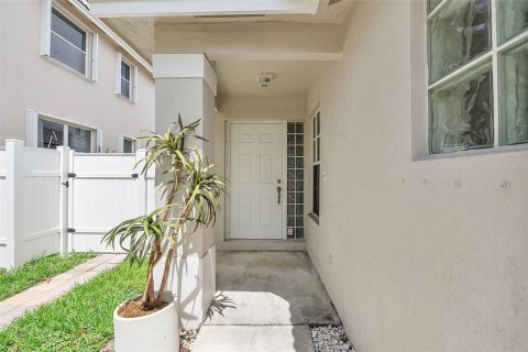 House in Pembroke Pines, Florida 3 bedrooms, 131.74 sq.m. № 1230208 - photo 18