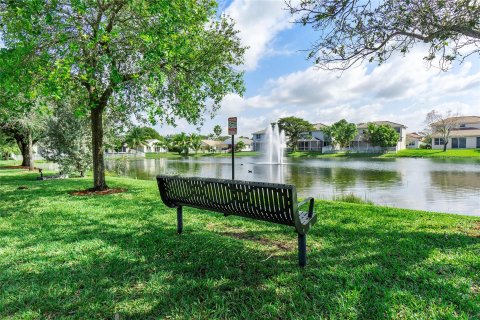 Villa ou maison à vendre à Pembroke Pines, Floride: 3 chambres, 131.74 m2 № 1230208 - photo 4