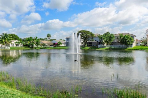 Villa ou maison à vendre à Pembroke Pines, Floride: 3 chambres, 131.74 m2 № 1230208 - photo 3