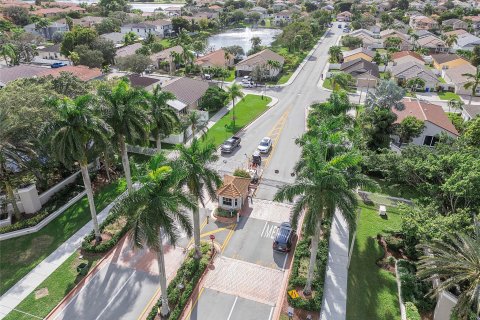 House in Pembroke Pines, Florida 3 bedrooms, 131.74 sq.m. № 1230208 - photo 6