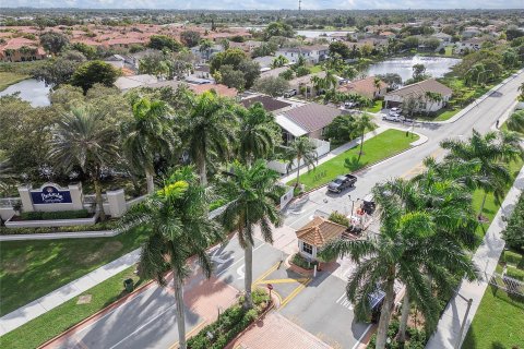 Villa ou maison à vendre à Pembroke Pines, Floride: 3 chambres, 131.74 m2 № 1230208 - photo 5