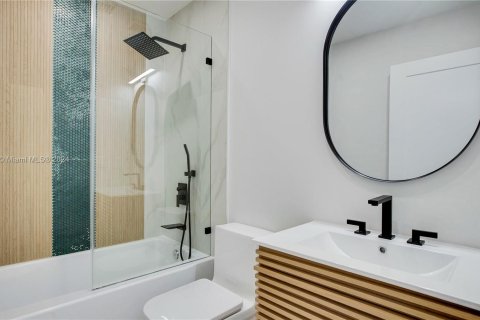 Casa en venta en Miami, Florida, 3 dormitorios, 176.51 m2 № 1332026 - foto 16