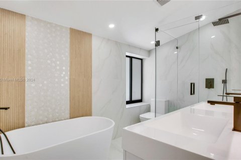 Casa en venta en Miami, Florida, 3 dormitorios, 176.51 m2 № 1332026 - foto 13