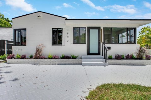 Casa en venta en Miami, Florida, 3 dormitorios, 176.51 m2 № 1332026 - foto 1