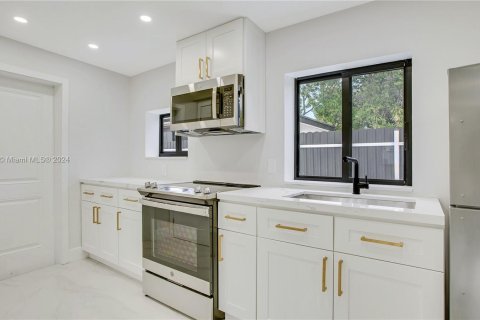 Casa en venta en Miami, Florida, 3 dormitorios, 176.51 m2 № 1332026 - foto 20