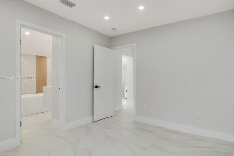 Casa en venta en Miami, Florida, 3 dormitorios, 176.51 m2 № 1332026 - foto 8