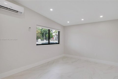 Casa en venta en Miami, Florida, 3 dormitorios, 176.51 m2 № 1332026 - foto 22