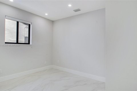 Casa en venta en Miami, Florida, 3 dormitorios, 176.51 m2 № 1332026 - foto 11