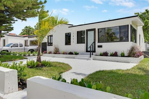 Casa en venta en Miami, Florida, 3 dormitorios, 176.51 m2 № 1332026 - foto 2