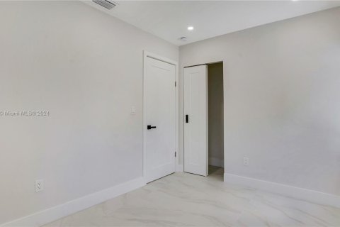 Casa en venta en Miami, Florida, 3 dormitorios, 176.51 m2 № 1332026 - foto 10