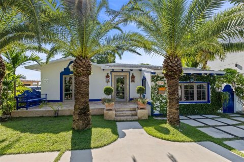 Villa ou maison à vendre à Surfside, Floride: 3 chambres, 136.47 m2 № 714076 - photo 2