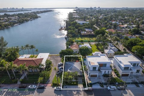Villa ou maison à vendre à Surfside, Floride: 3 chambres, 136.47 m2 № 714076 - photo 29